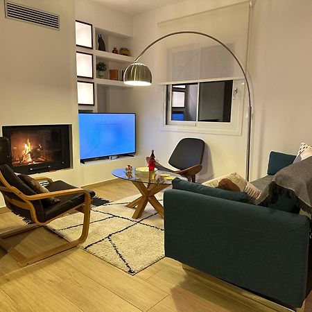 Chic Apartment In Nature, 5-Min Walk To The Beach カラマタ エクステリア 写真