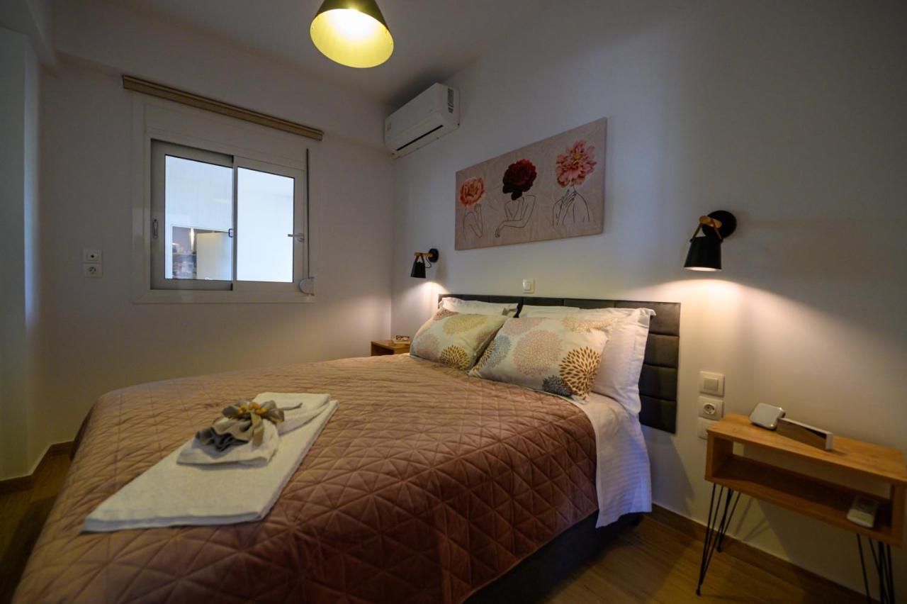 Chic Apartment In Nature, 5-Min Walk To The Beach カラマタ エクステリア 写真