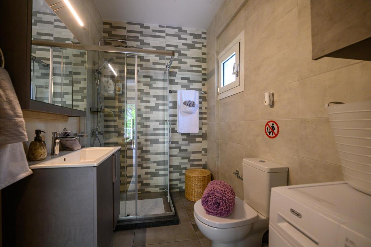 Chic Apartment In Nature, 5-Min Walk To The Beach カラマタ エクステリア 写真
