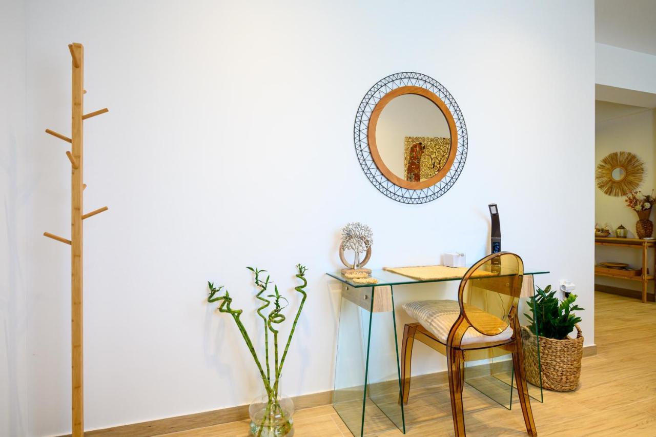 Chic Apartment In Nature, 5-Min Walk To The Beach カラマタ エクステリア 写真