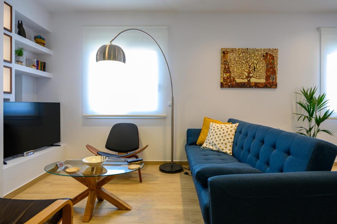 Chic Apartment In Nature, 5-Min Walk To The Beach カラマタ エクステリア 写真