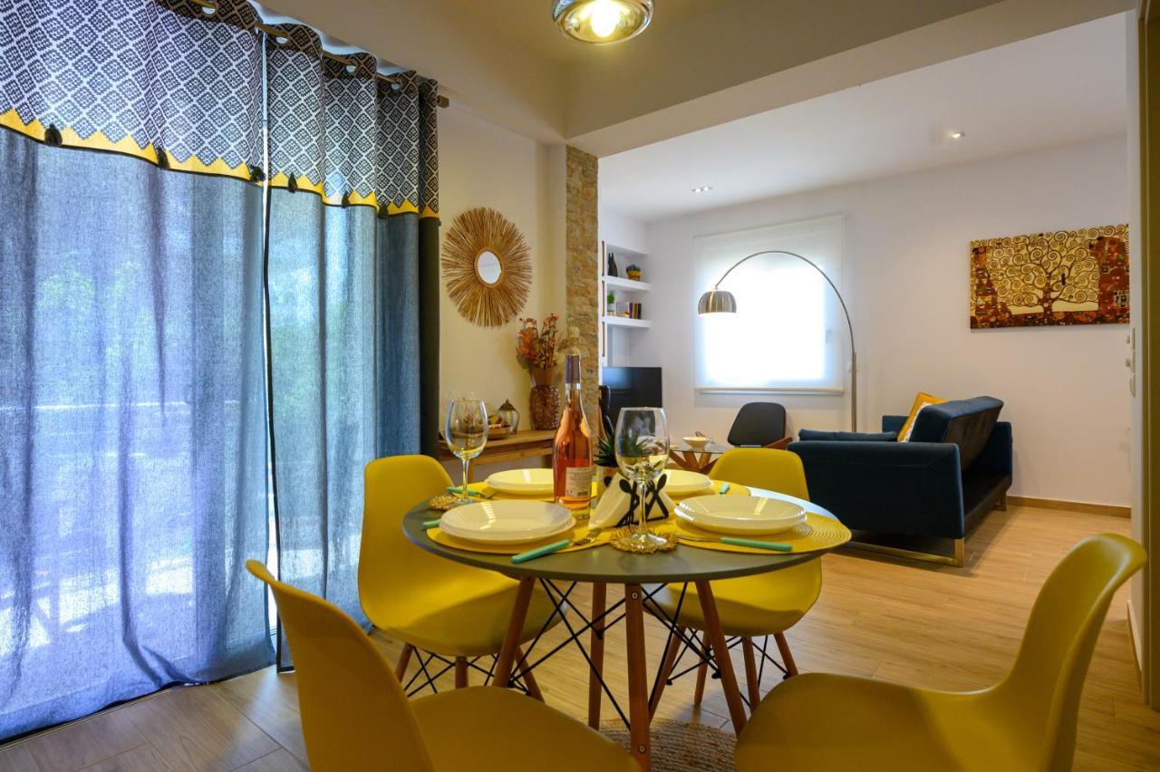Chic Apartment In Nature, 5-Min Walk To The Beach カラマタ エクステリア 写真
