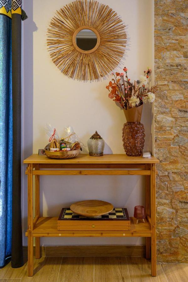 Chic Apartment In Nature, 5-Min Walk To The Beach カラマタ エクステリア 写真